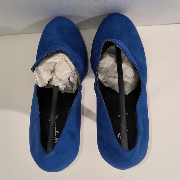 Qupid Women's 7 Blue Heels - Picture 3 of 8